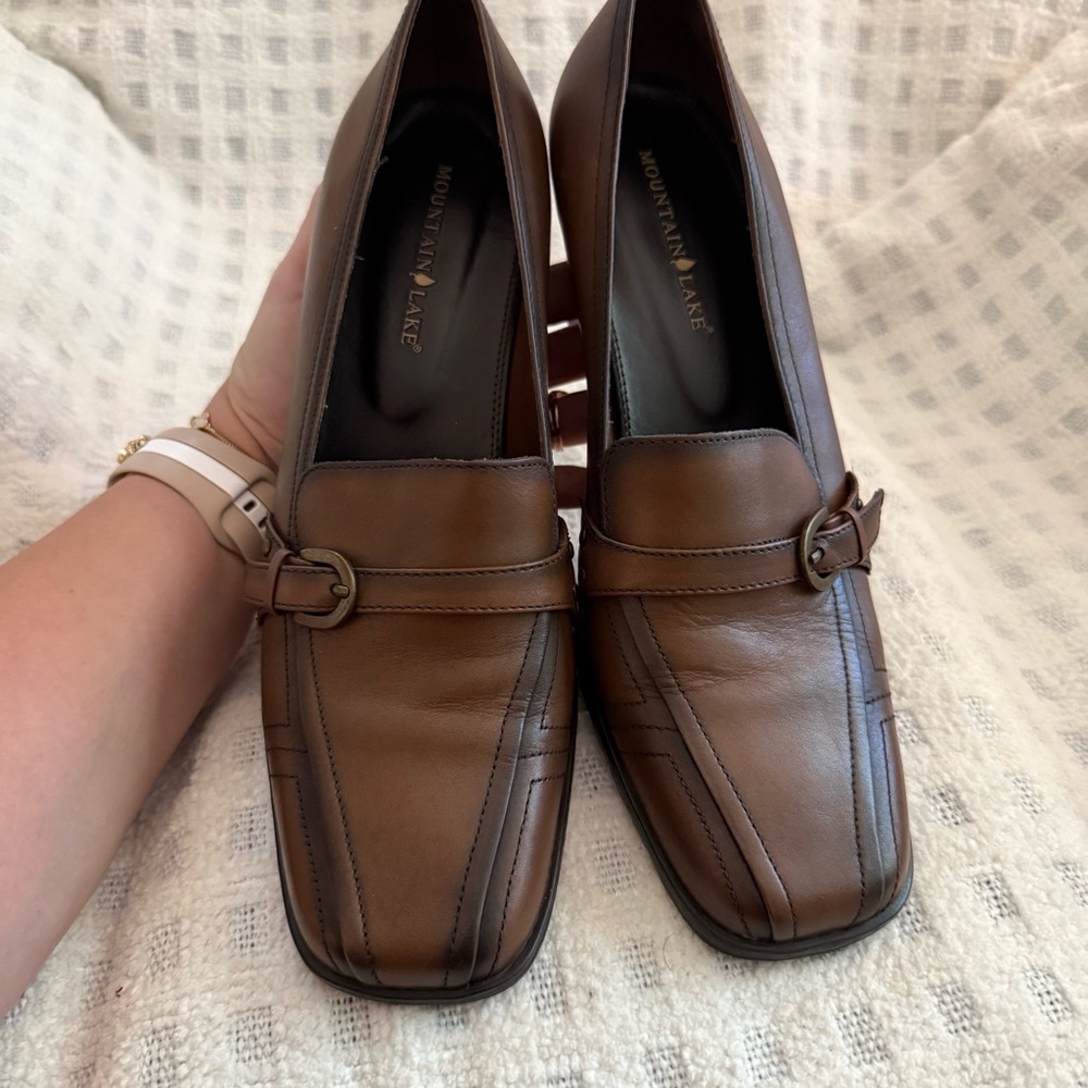 Mountain Lake women’s Brown Leather Loafers with Block Heel - Picture 7 of 8